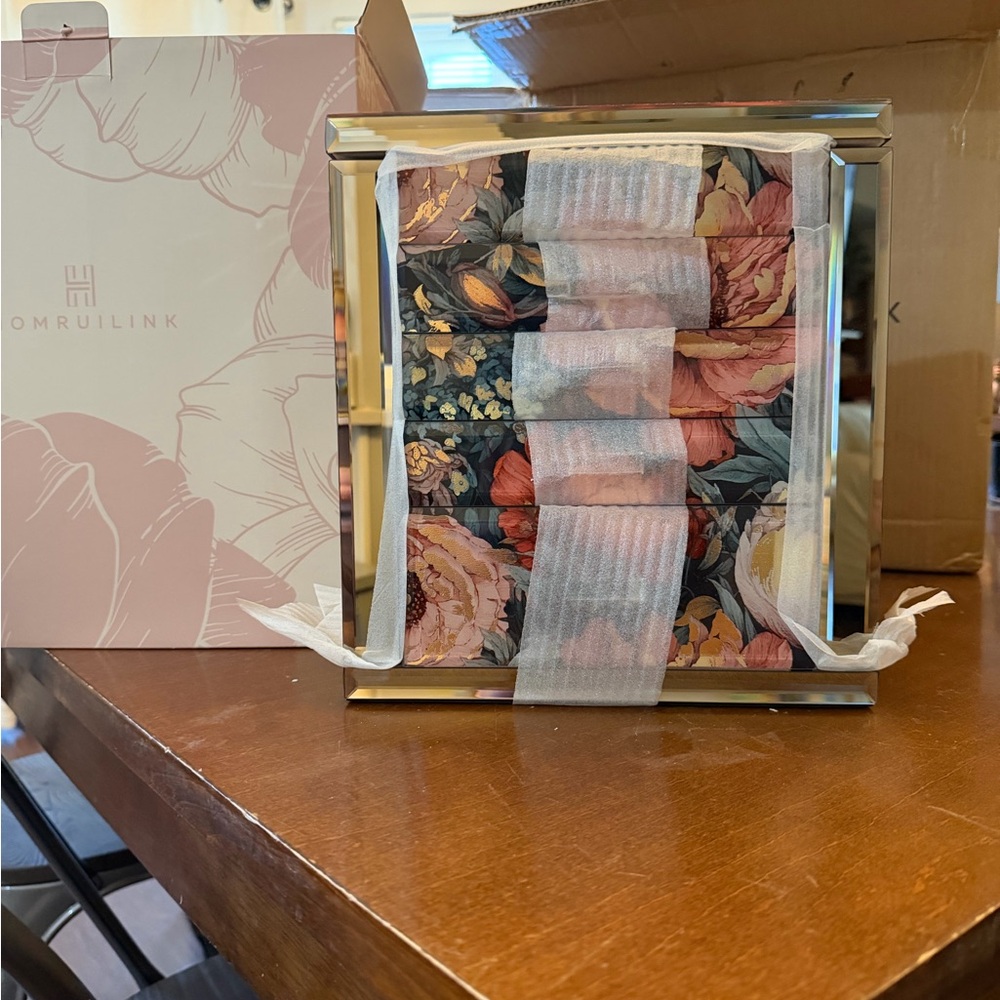 Homruilink 5 tier glass jewelry box - Picture 8 of 8